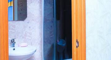 Фото номера Двухместный номер с 1 кроватью Гостевой дом Guesthouse Solnechnaya Polyana г. Манжерок 5